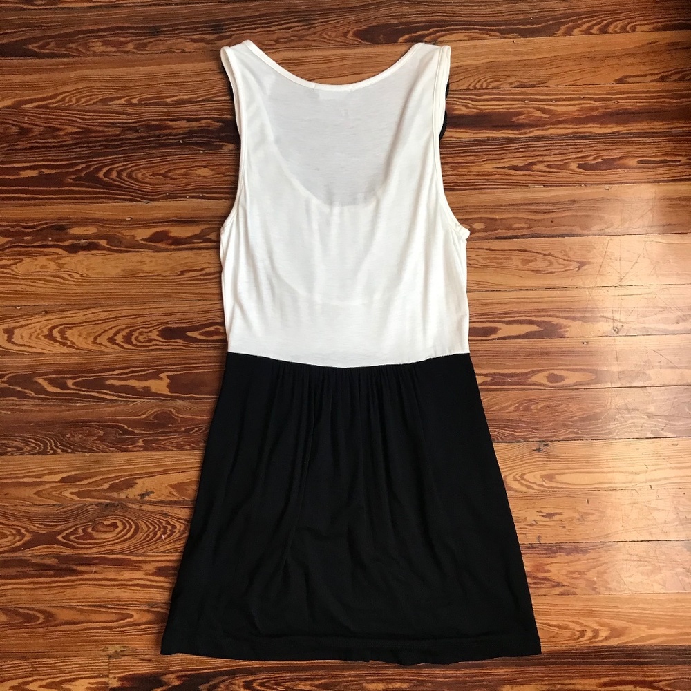 Soprano Black and White Dress with Floral Details - Picture 8 of 14
